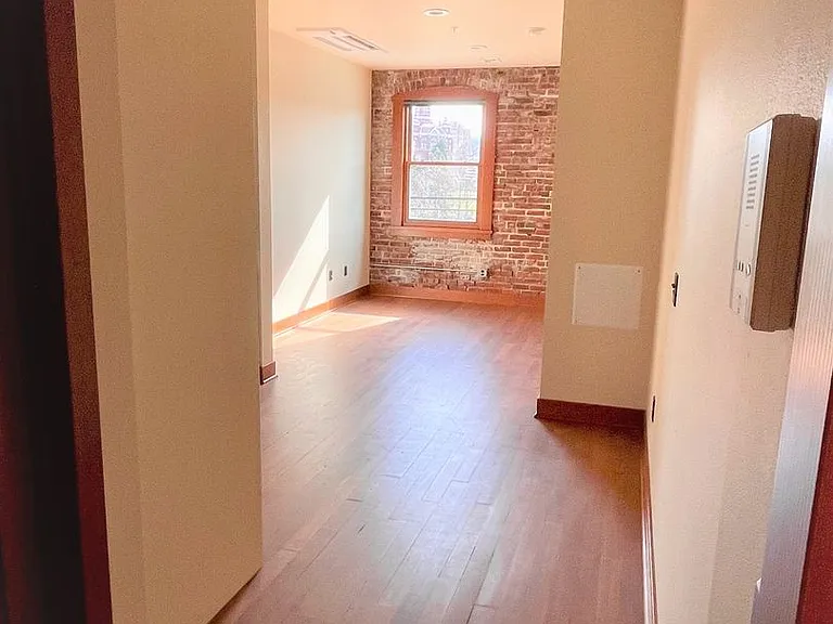 704 W Holly St — Photo 12