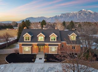 16 Gatehouse Ln, Sandy, UT 84092