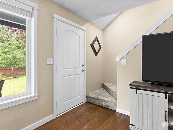 3rd image of 822 S Davies Road