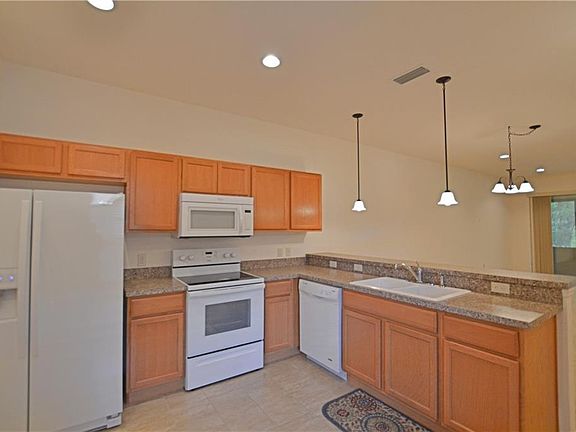 5th image of 1567 Vienna Square Dr