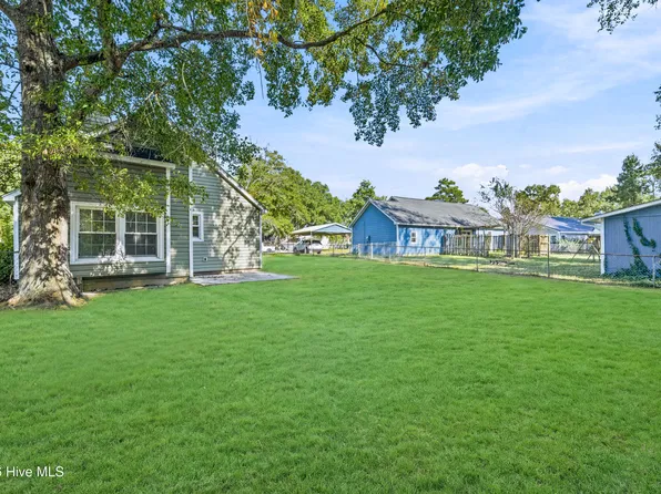 1100 Magnolia Ln, Jacksonville, NC 28546