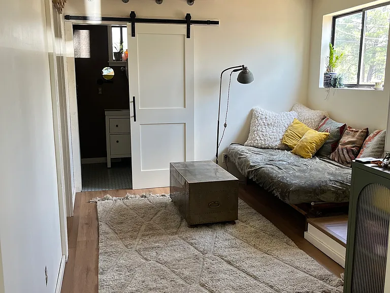 111 Comanche — Photo 3
