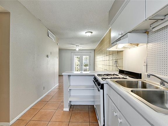 4th image of 311 E 31st St APT 305
