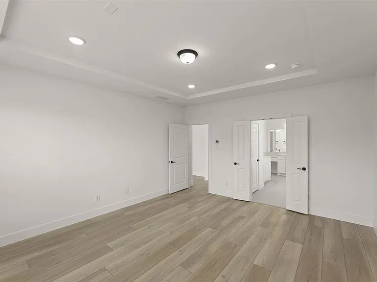 1818 Whisperwood Way — Photo 13