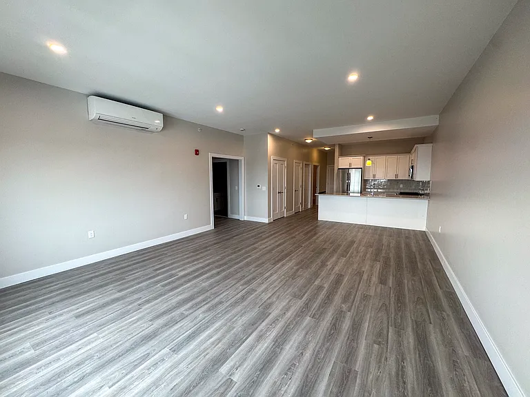 Pax Plaza — Photo 28