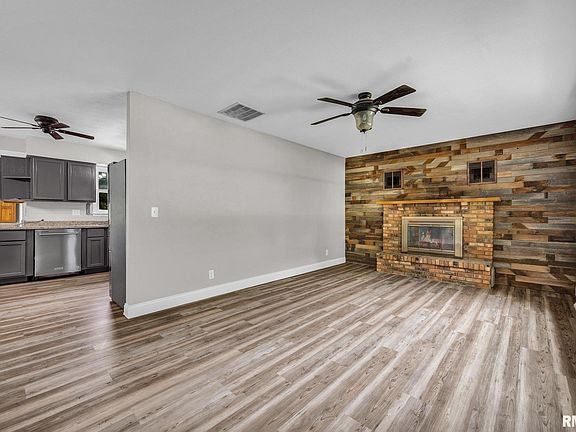 2nd image of 701 Somerset Dr