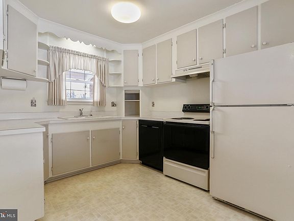5th image of 302 S Landis Ave