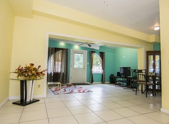 4th image of 5836 Yucatan Dr