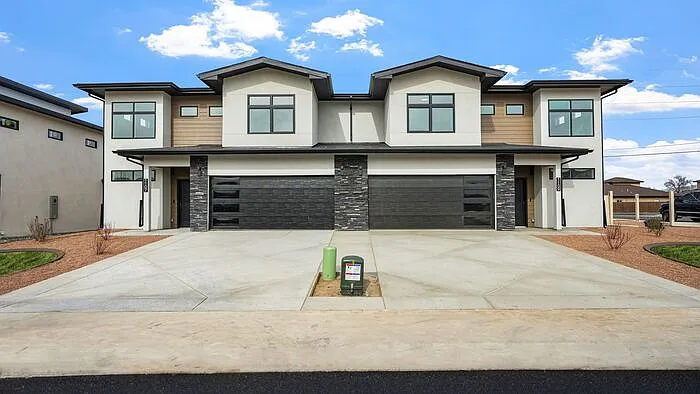1107 Mee Canyon Cir — Photo 2