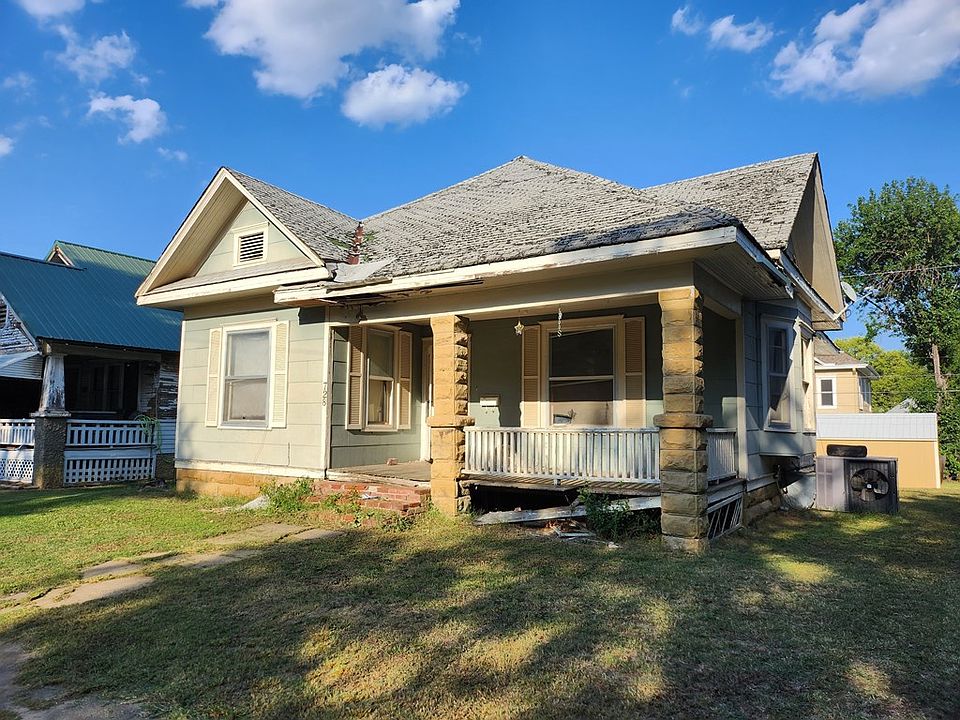 728 Washington St, Independence, KS 67301 | MLS #47428 | Zillow