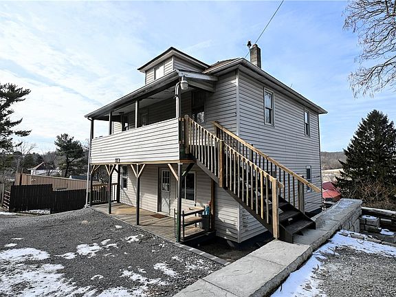 3rd image of 27 1st St