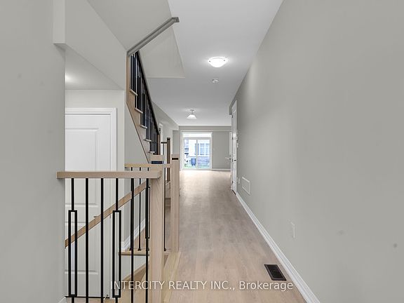 4th image of 72 Brown St