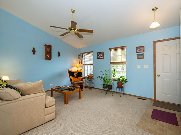 3rd image of 322 Hazelwood Dr