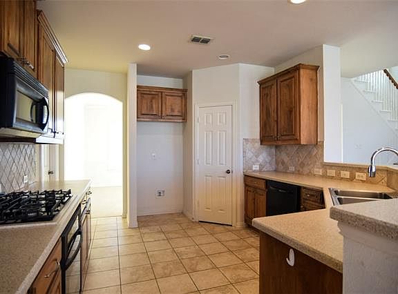 3rd image of 2813 Pioneer Dr