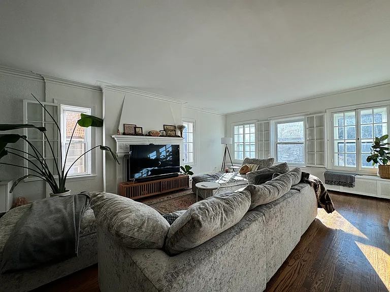 2054 W Farwell Ave #2 — Photo 7