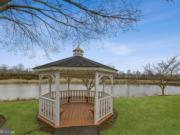 25340 Lake Mist Sq #301 — Photo 36
