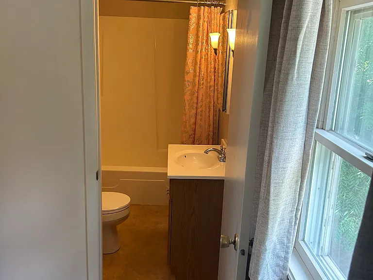 144 S Wade Ave #C — Photo 9