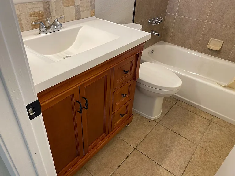 2737 Lillie Ave — Photo 9