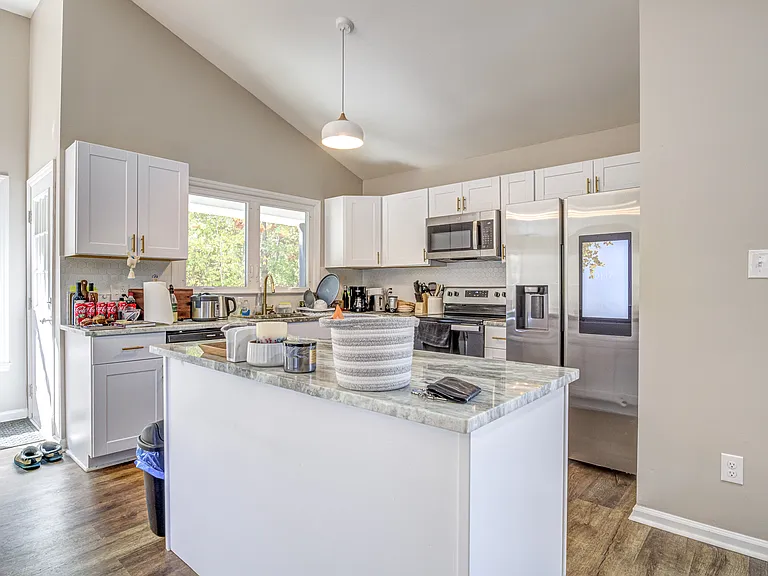 460 Dickens Dr — Photo 16