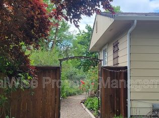 602 Schroeder Ln, Grants Pass, OR 97527
