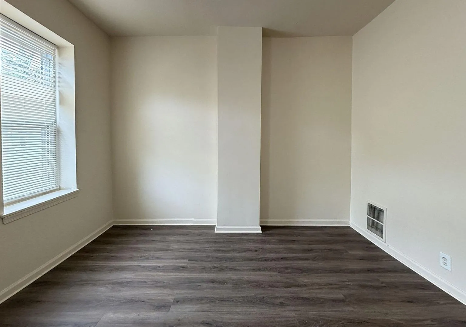 Cozy 3BR Home on Potter Street, Chester PA — Photo 4