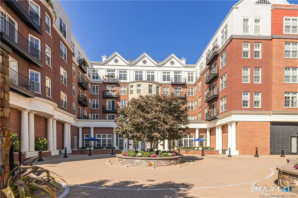 2 bed, 2.0 bath, 1402 sqft, $6,000 — Photo 1