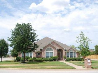 901 Ridge Crest Dr, Burleson, TX 76028