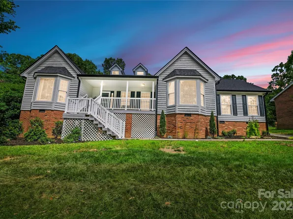 1028 Balsam Ter, Charlotte, NC 28214