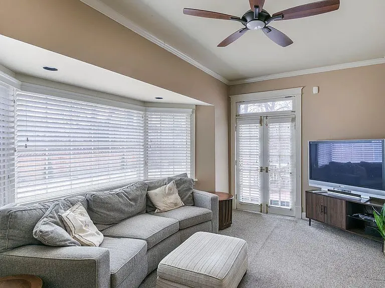 7446 Byron Pl — Photo 9