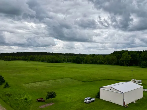 10334 S 37 1/2 Rd, Cadillac, MI 49601