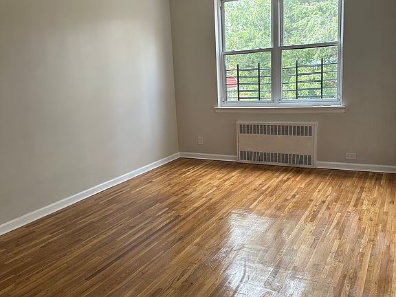 LARGEST BEDROOM DIFFERENT ANGLE