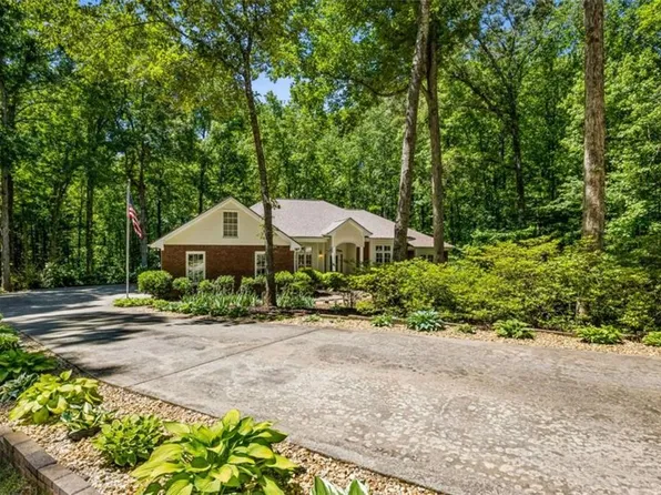 1072 Regency Park Dr, Braselton, GA 30517