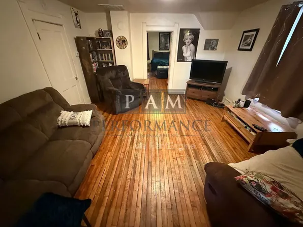 2442 N Bremen St, Milwaukee, WI 53212