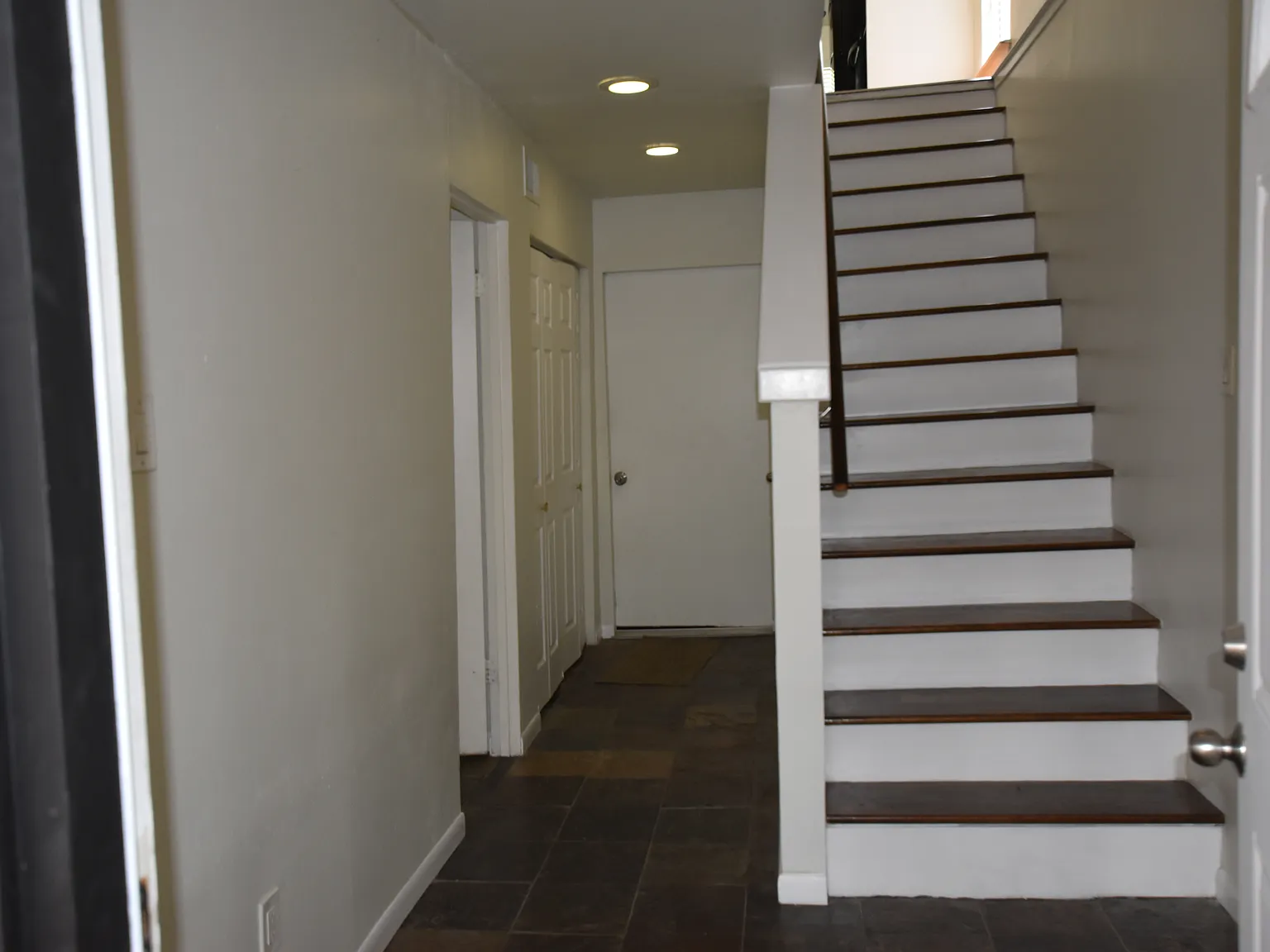 2 bed, 1340 sqft, $2,050 — Photo 2