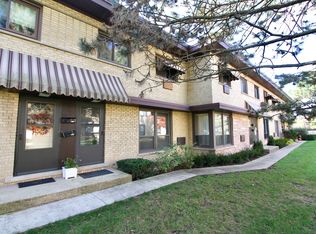 936 N Wheeling Rd, Mount Prospect, IL 60056