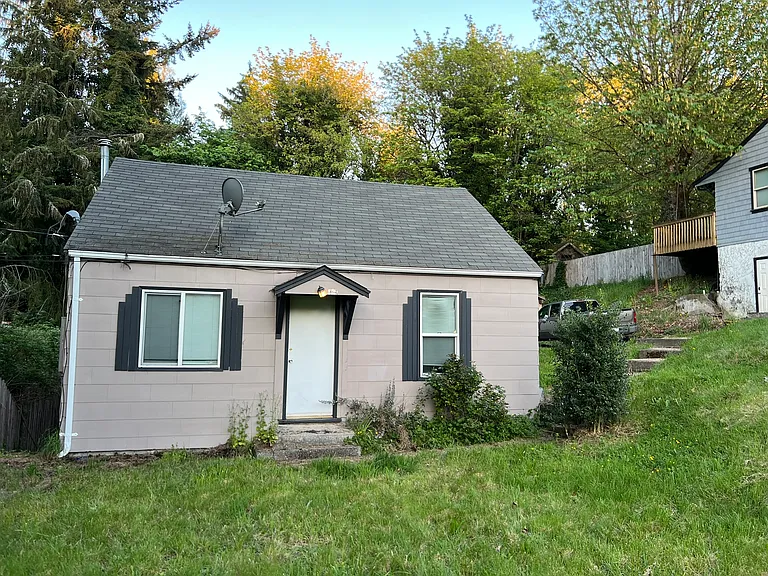 1329 Sherman Ave — Photo 1