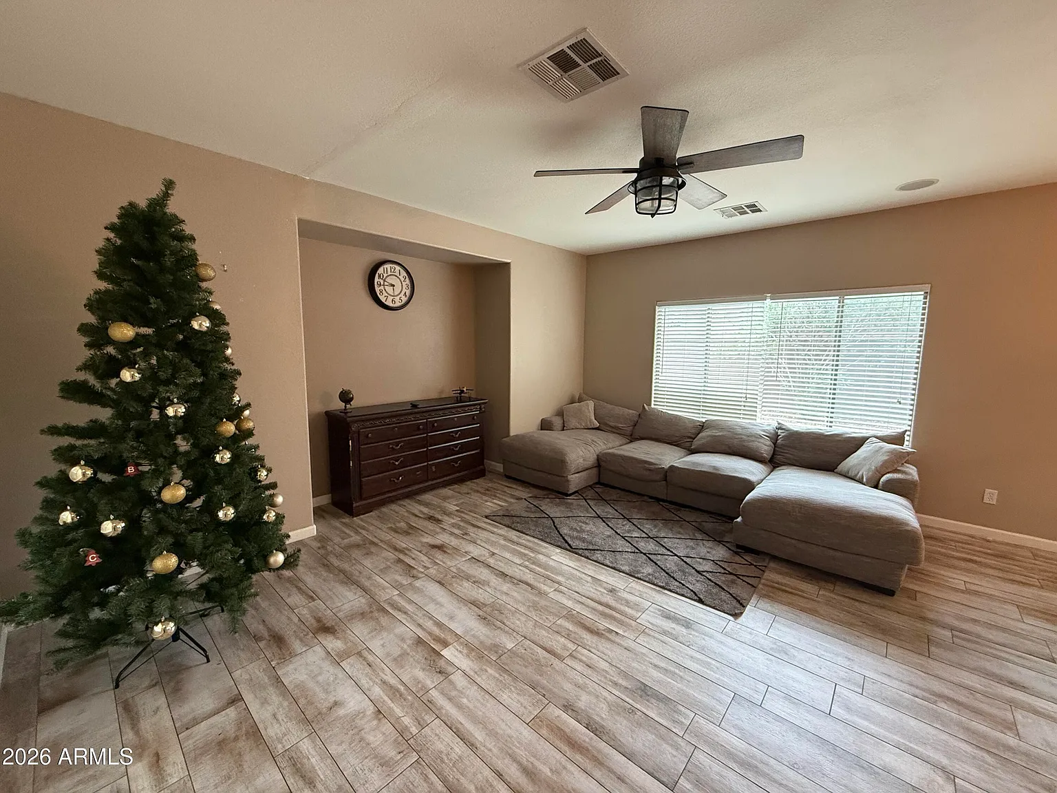 3 bed, 2.5 bath, 1737 sqft, $2,550 — Photo 2