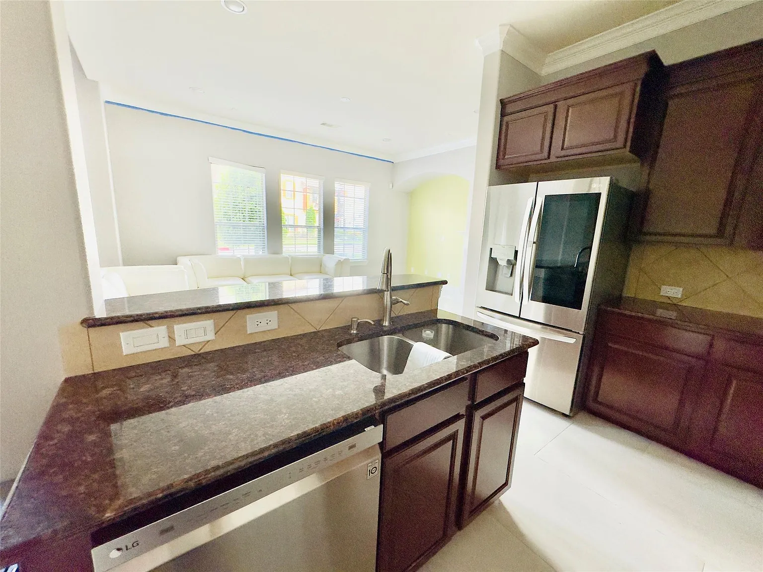 3 bed, 2.5 bath, 2065 sqft, $2,500 — Photo 4