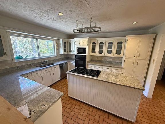 Kitchen with gas cooking range