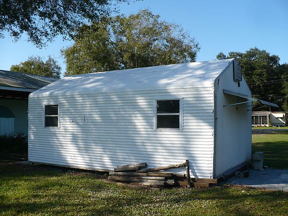 3rd image of 201 Pine Dr