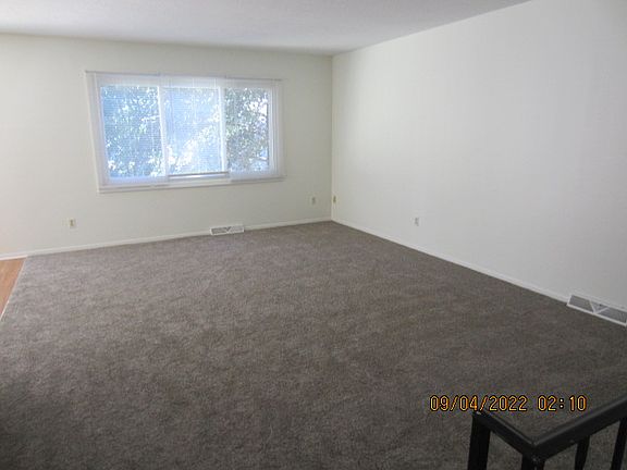 7908 Living Room_09092022