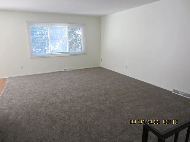 7908 Living Room_09092022