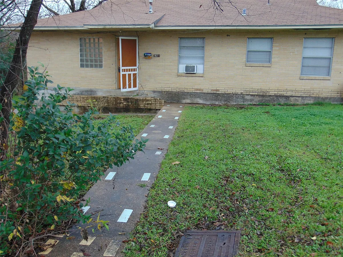 Building Photo - 1701 E 38th St #1611