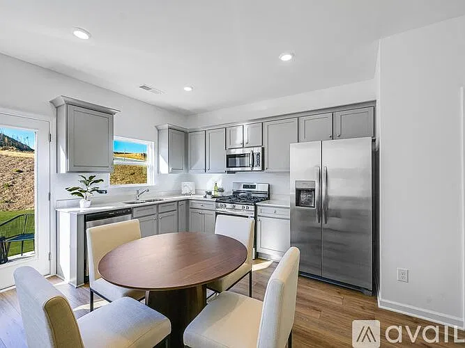3 bed, 1400 sqft, $1,950 — Photo 3