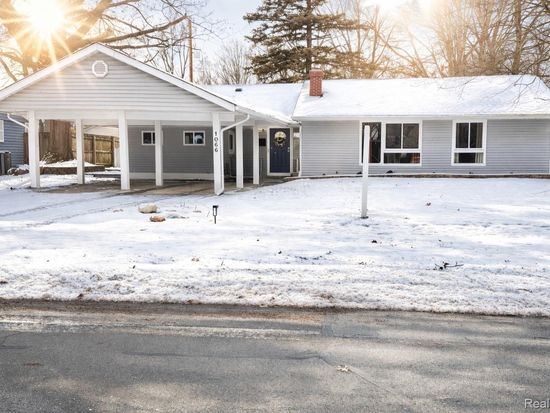 1066 Virginia Ave, Marysville, MI 48040