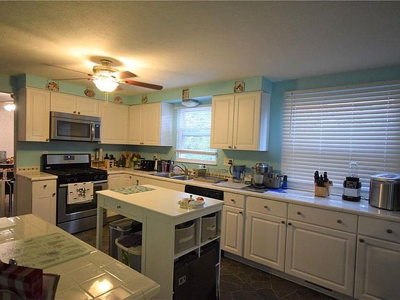 3rd image of 962 Lancaster Dr