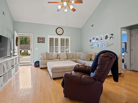 2nd image of 116 Pear Ct