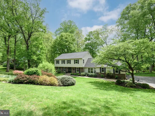 824 Nathan Hale Dr, West Chester, PA 19382