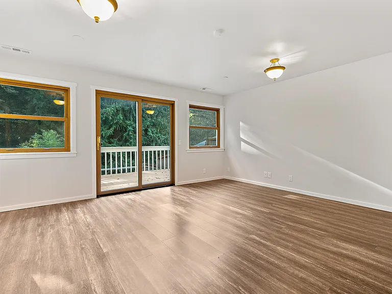 20439 NE 3rd St — Photo 5