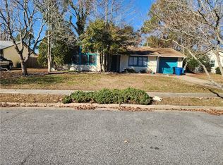 713 Pine Lake Dr, Virginia Beach, VA 23462